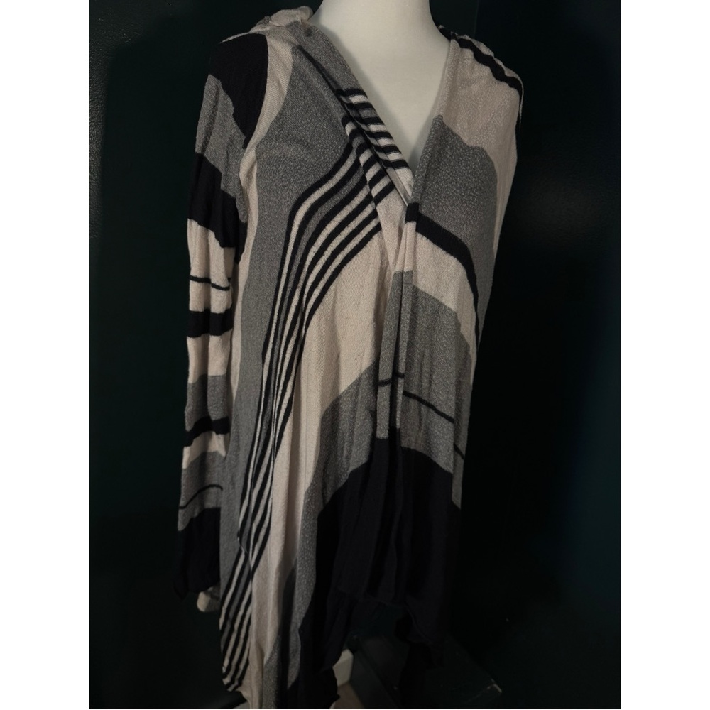 John + Jenn • Jonah Striped Open Cardigan • ASO Elena Gilbert - Picture 4 of 7